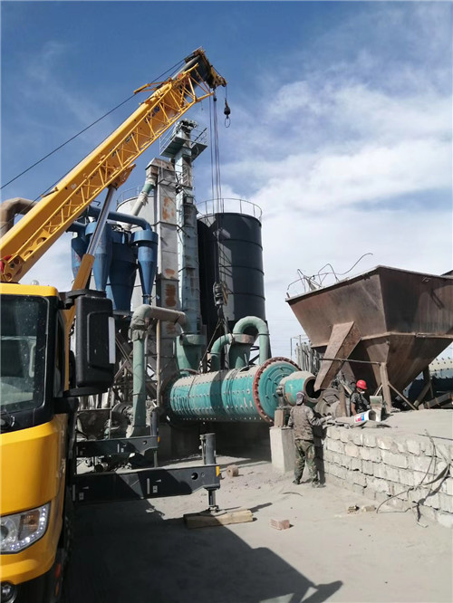 平和县设备搬运等各类工程项目中，吊车起着关键作用