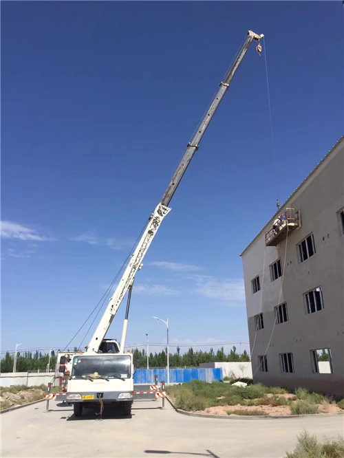 平和县“轻装强干”—— 吊车的 “轻量化臂架” 技术