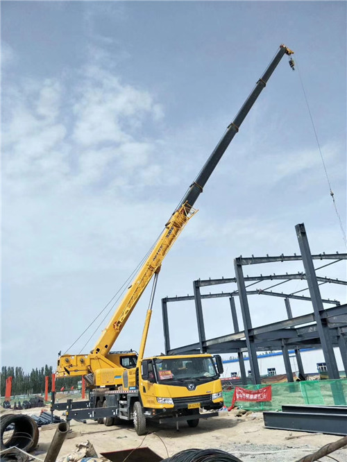 平和县超高层建筑钢结构吊装案例
